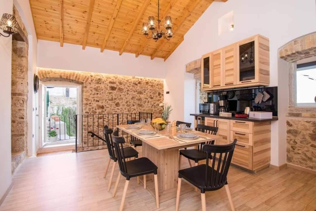 Nikolas Est 1773 Villa Áno Korakiána Exteriör bild