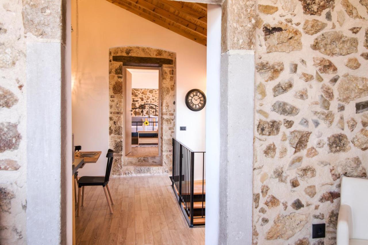 Nikolas Est 1773 Villa Áno Korakiána Exteriör bild