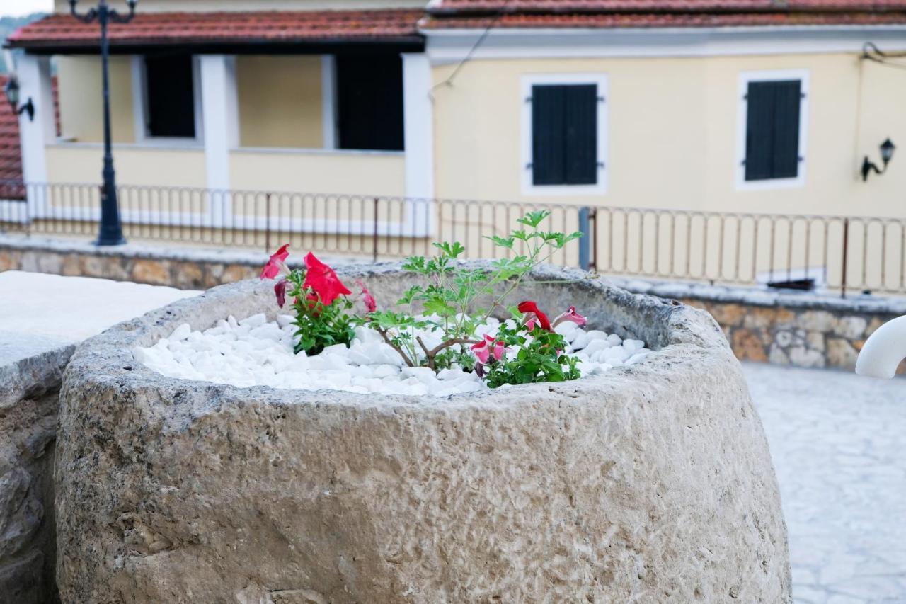Nikolas Est 1773 Villa Áno Korakiána Exteriör bild